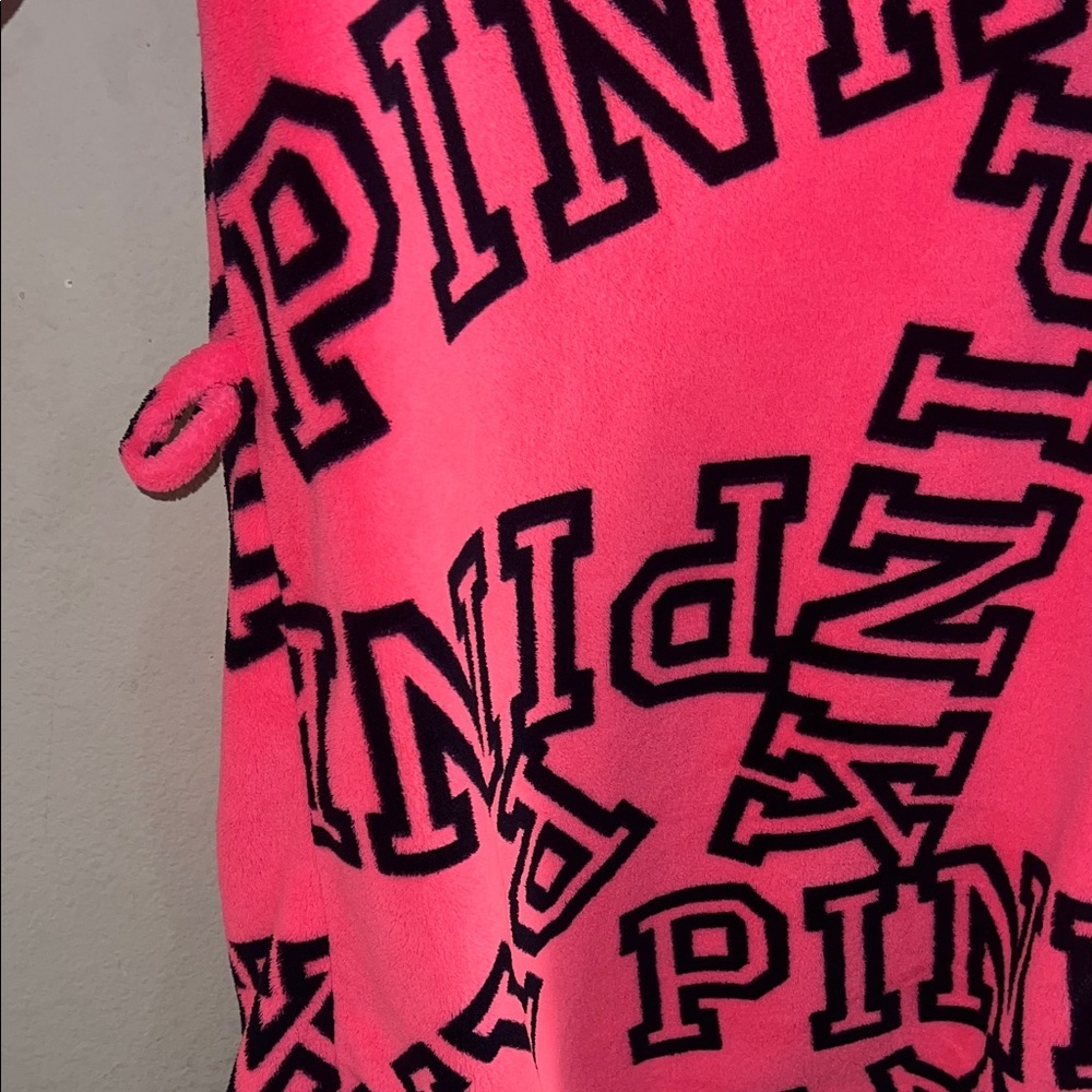 PINK Victoria's Secret Bold Pink and Black Lounge Robe - Picture 9 of 9